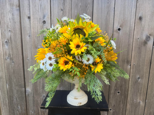 SUNFLOWERS AND DAISIES CENTERPIECE