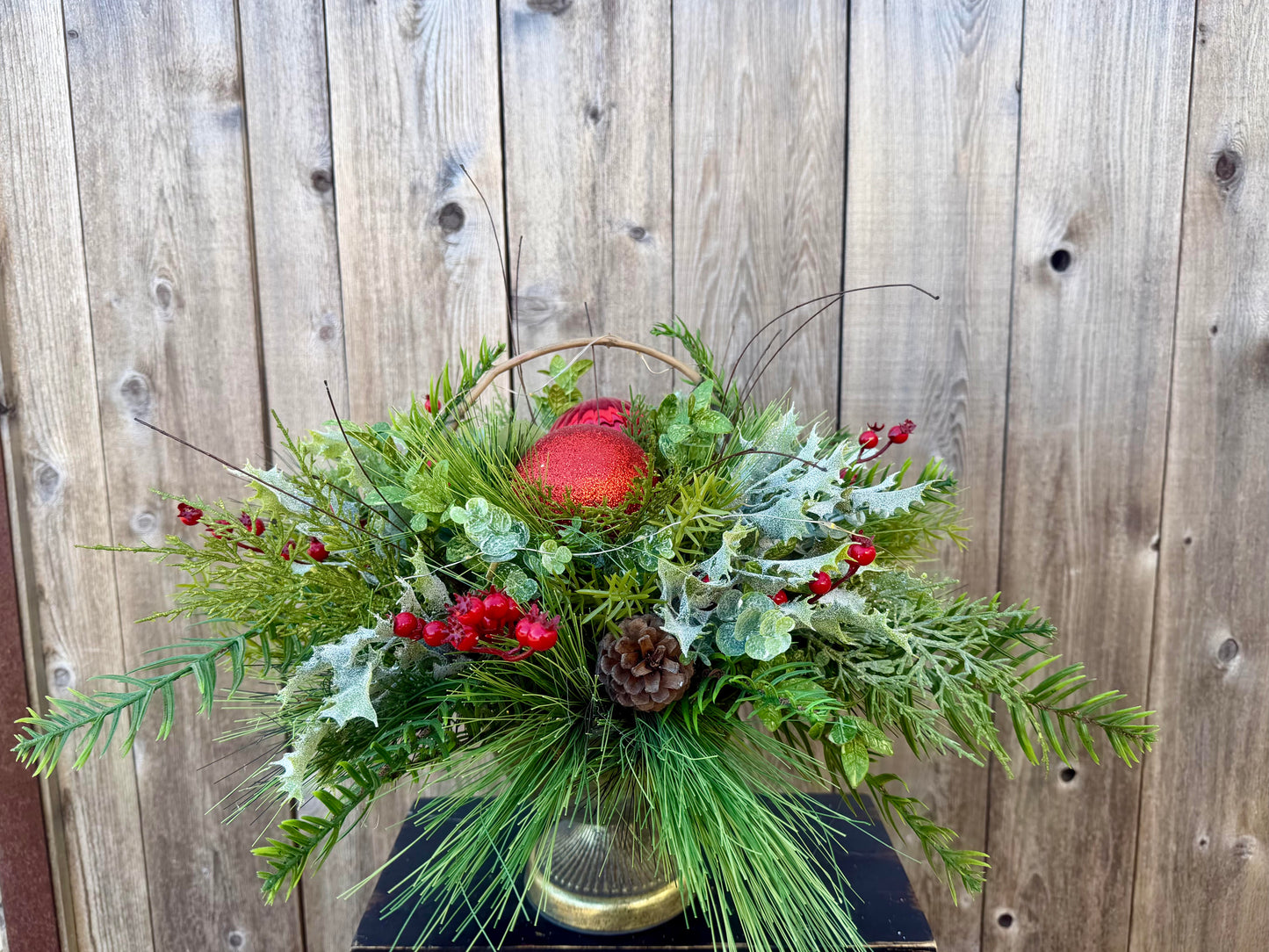 LITGHTED CHRISTMAS CENTERPIECE