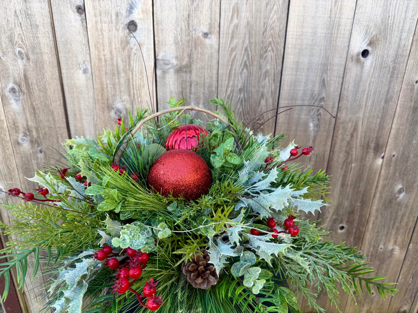 LITGHTED CHRISTMAS CENTERPIECE