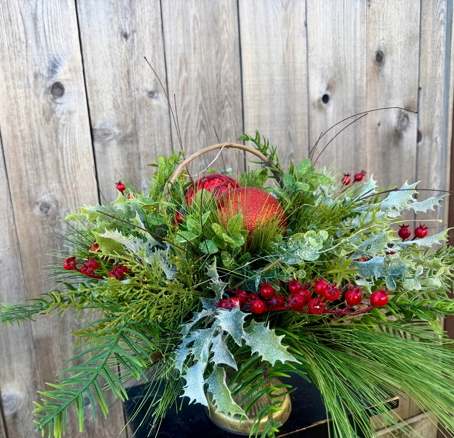 LITGHTED CHRISTMAS CENTERPIECE