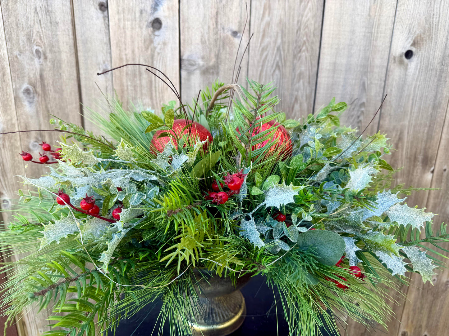LITGHTED CHRISTMAS CENTERPIECE