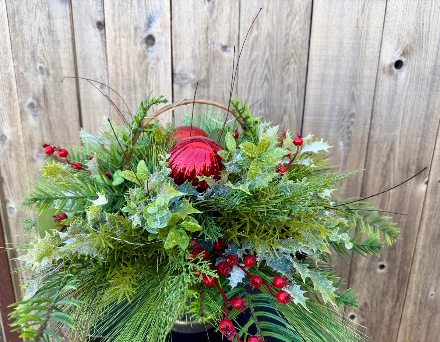 LITGHTED CHRISTMAS CENTERPIECE