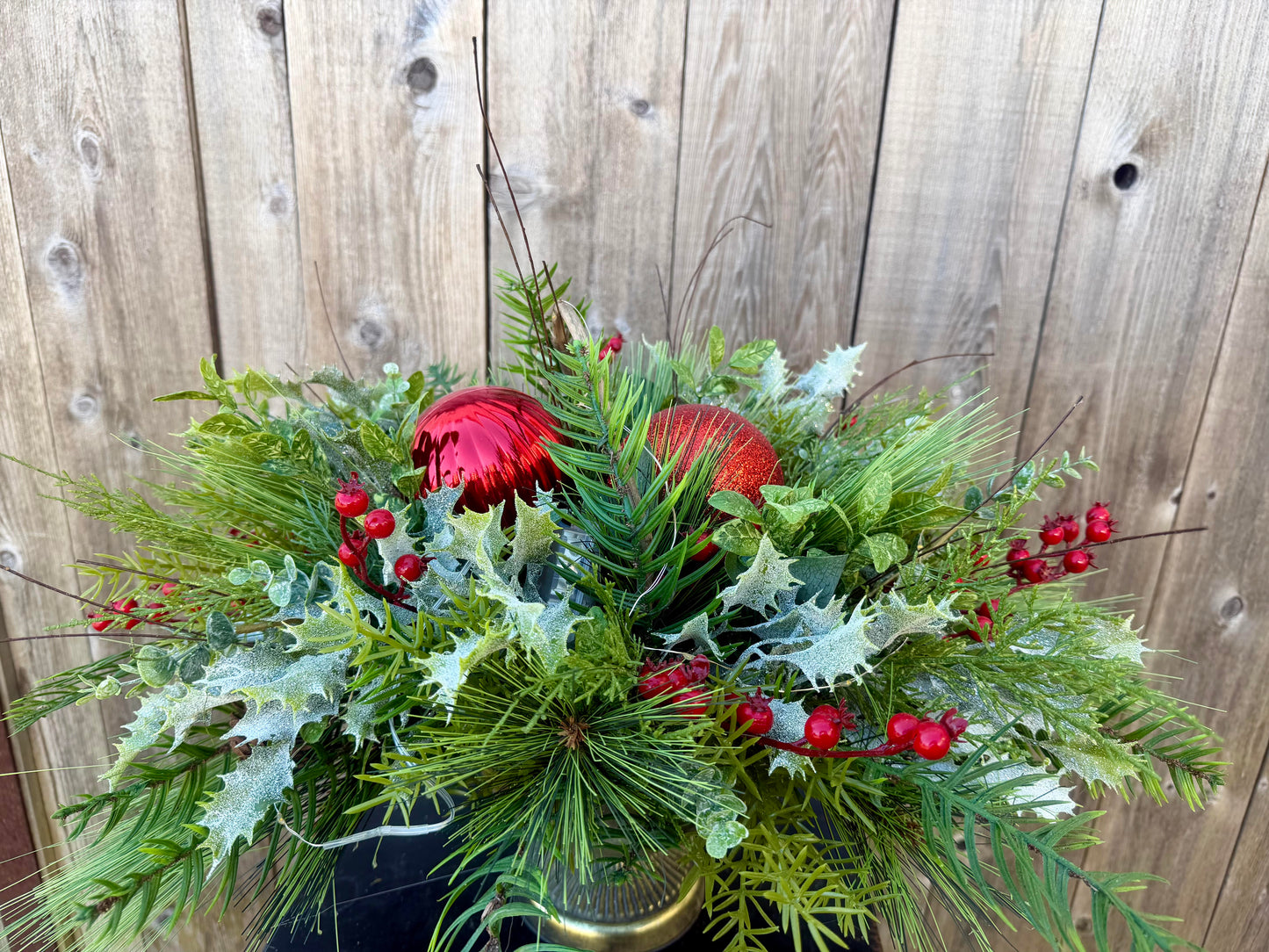 LITGHTED CHRISTMAS CENTERPIECE