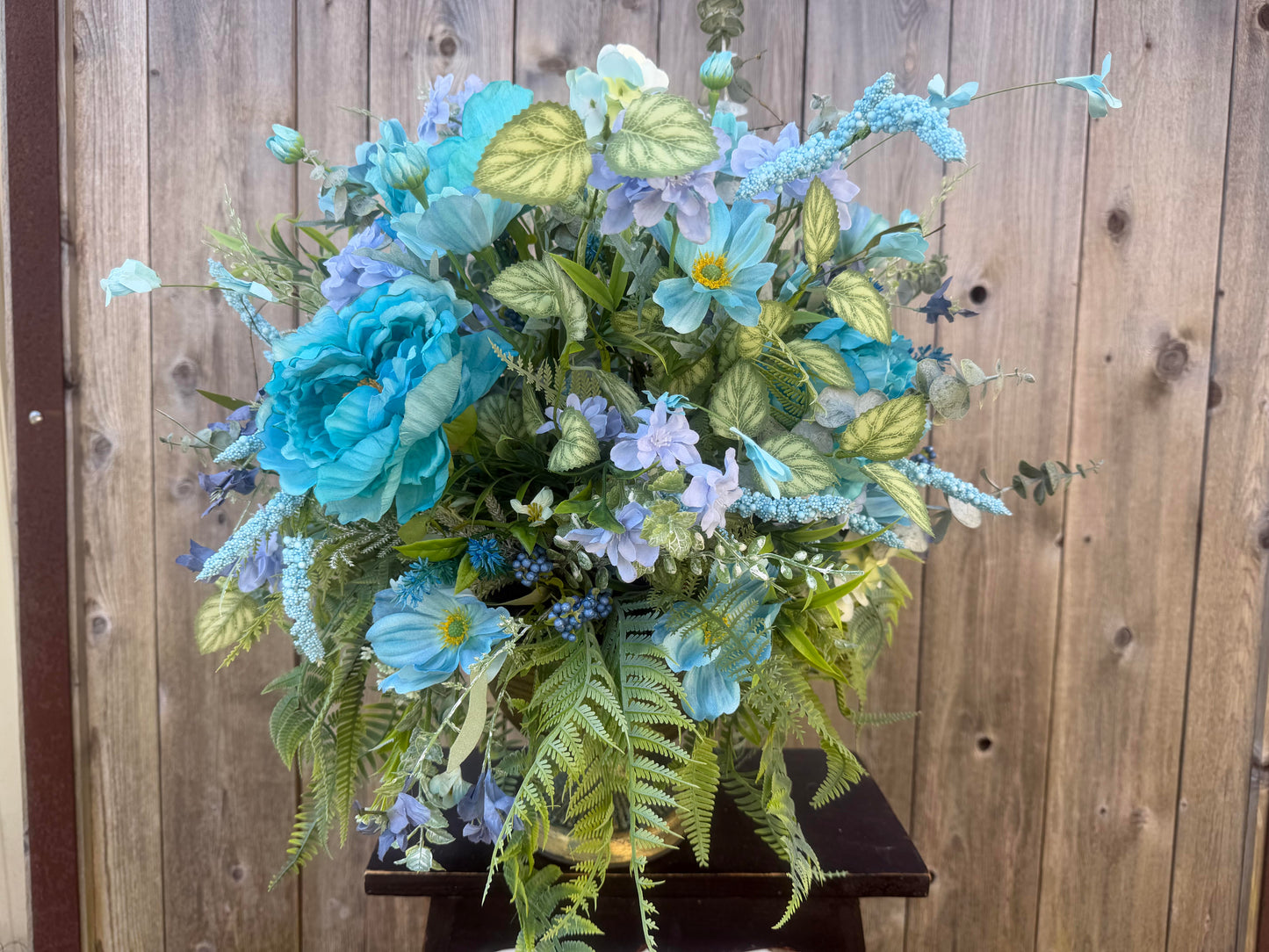 SPRING CENTERPIECE WITH VIBRANT BLUE FLORALS