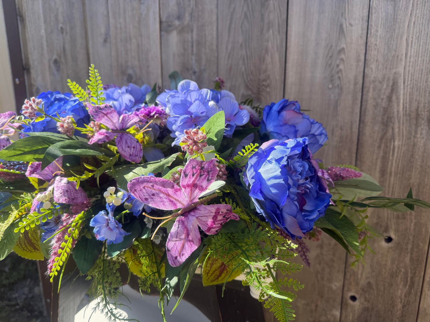 PURPLE BUTTERFLY CENTERPIECE