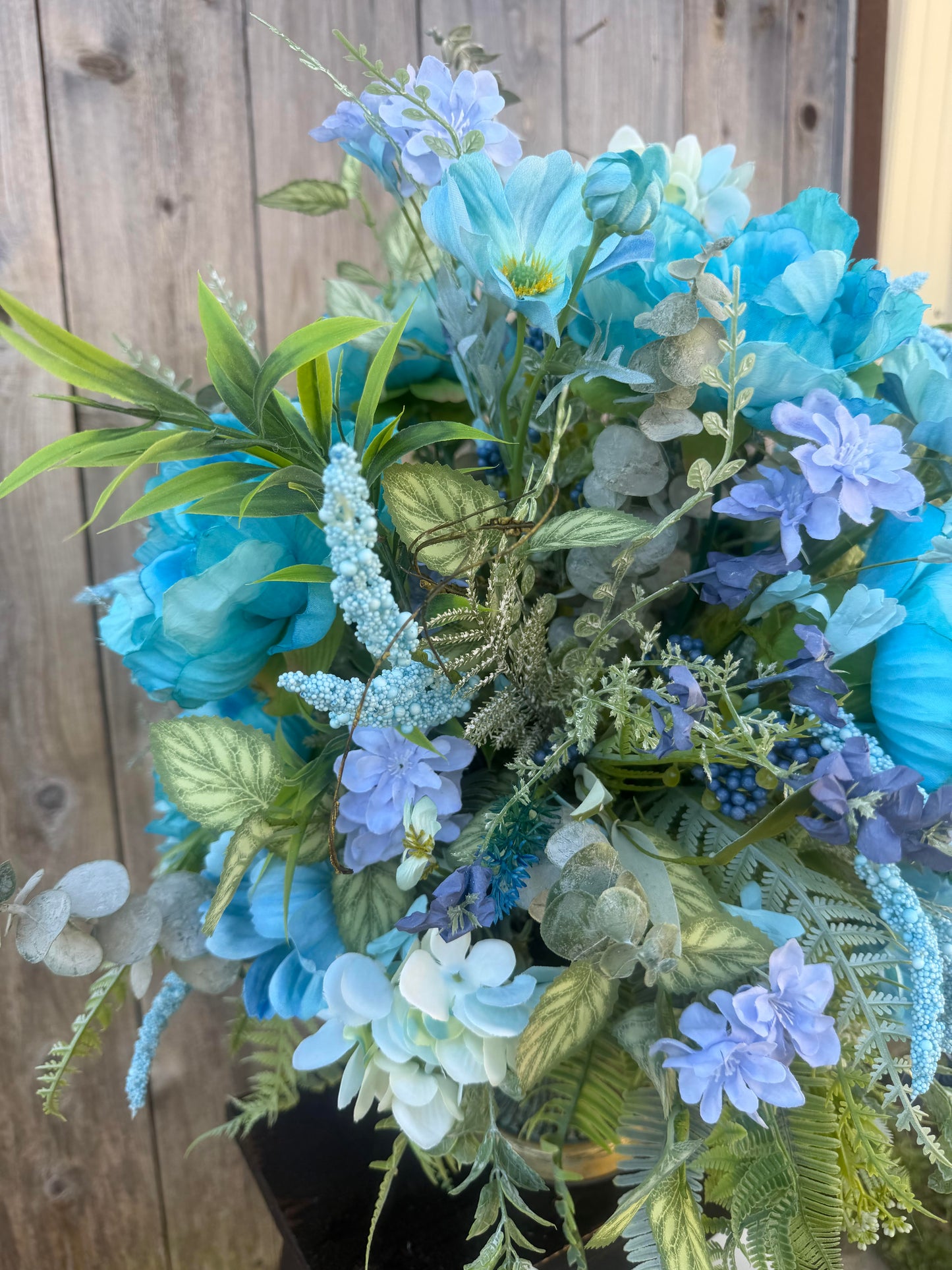 SPRING CENTERPIECE WITH VIBRANT BLUE FLORALS