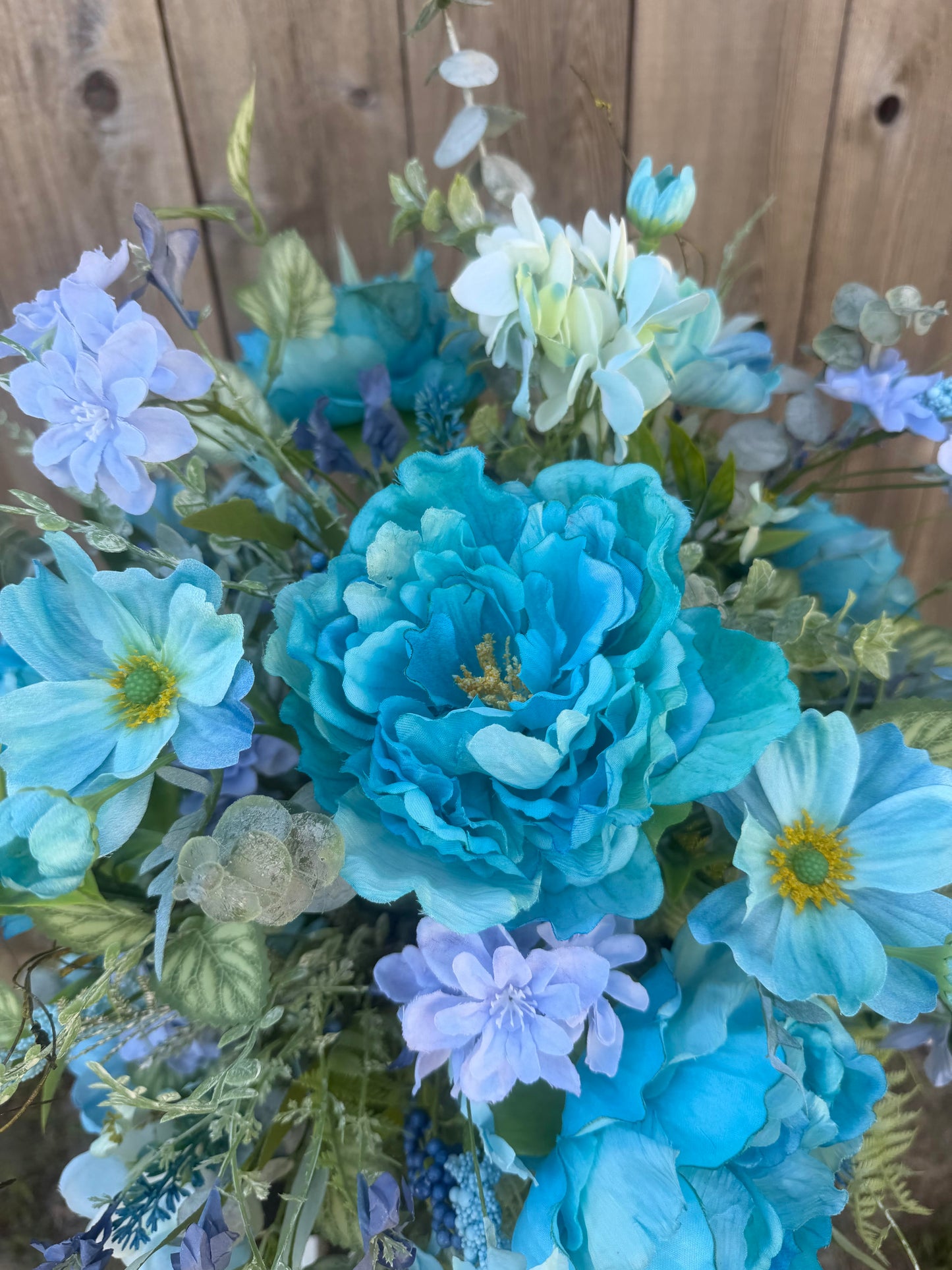 SPRING CENTERPIECE WITH VIBRANT BLUE FLORALS