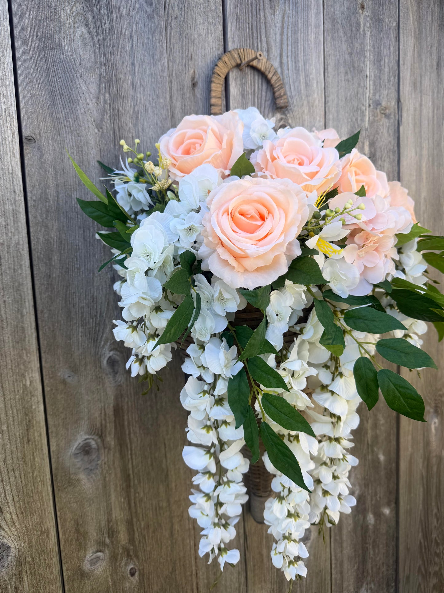 UMBRELLA WISTERIA WALL BASKET