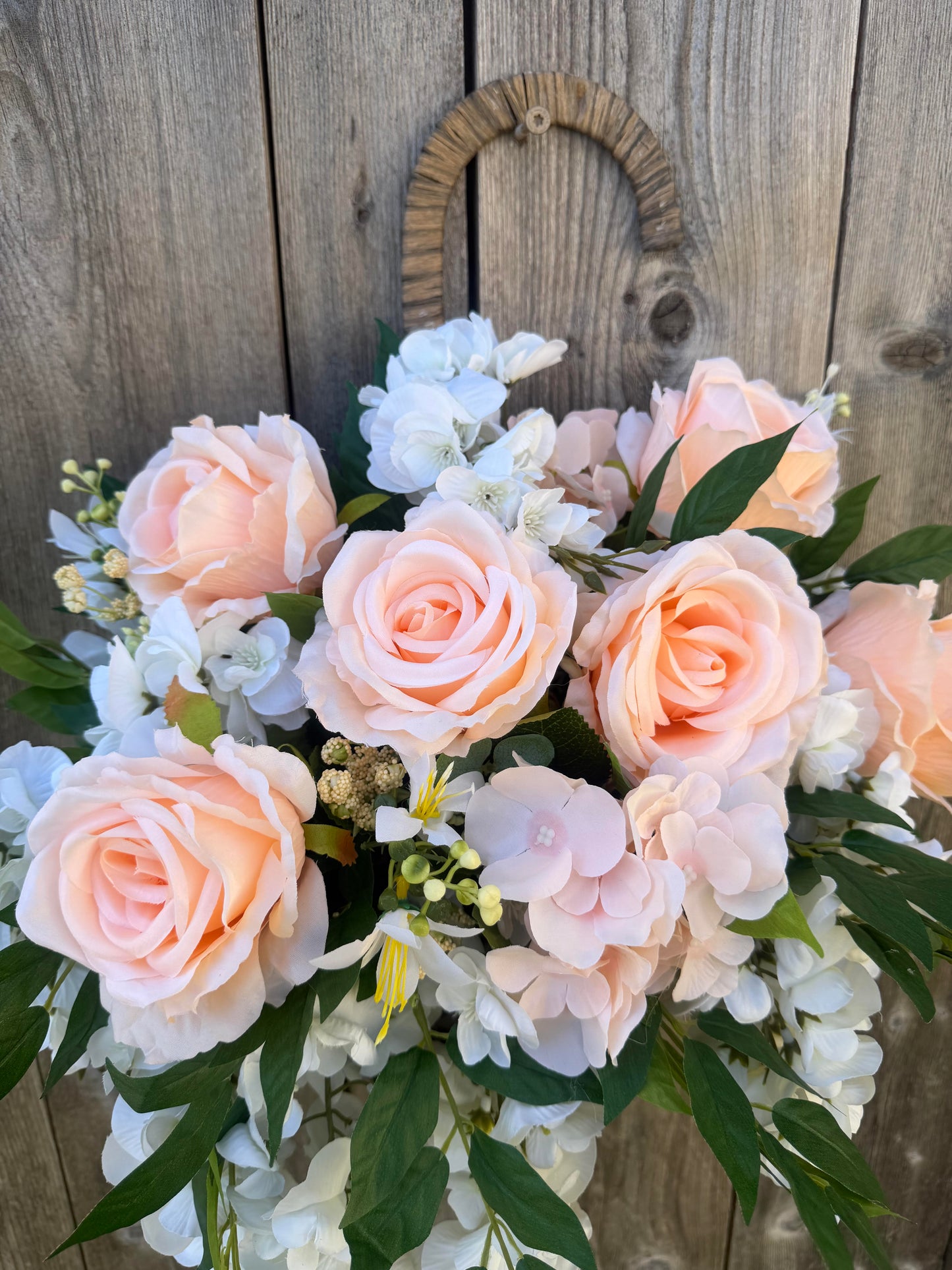 UMBRELLA WISTERIA WALL BASKET