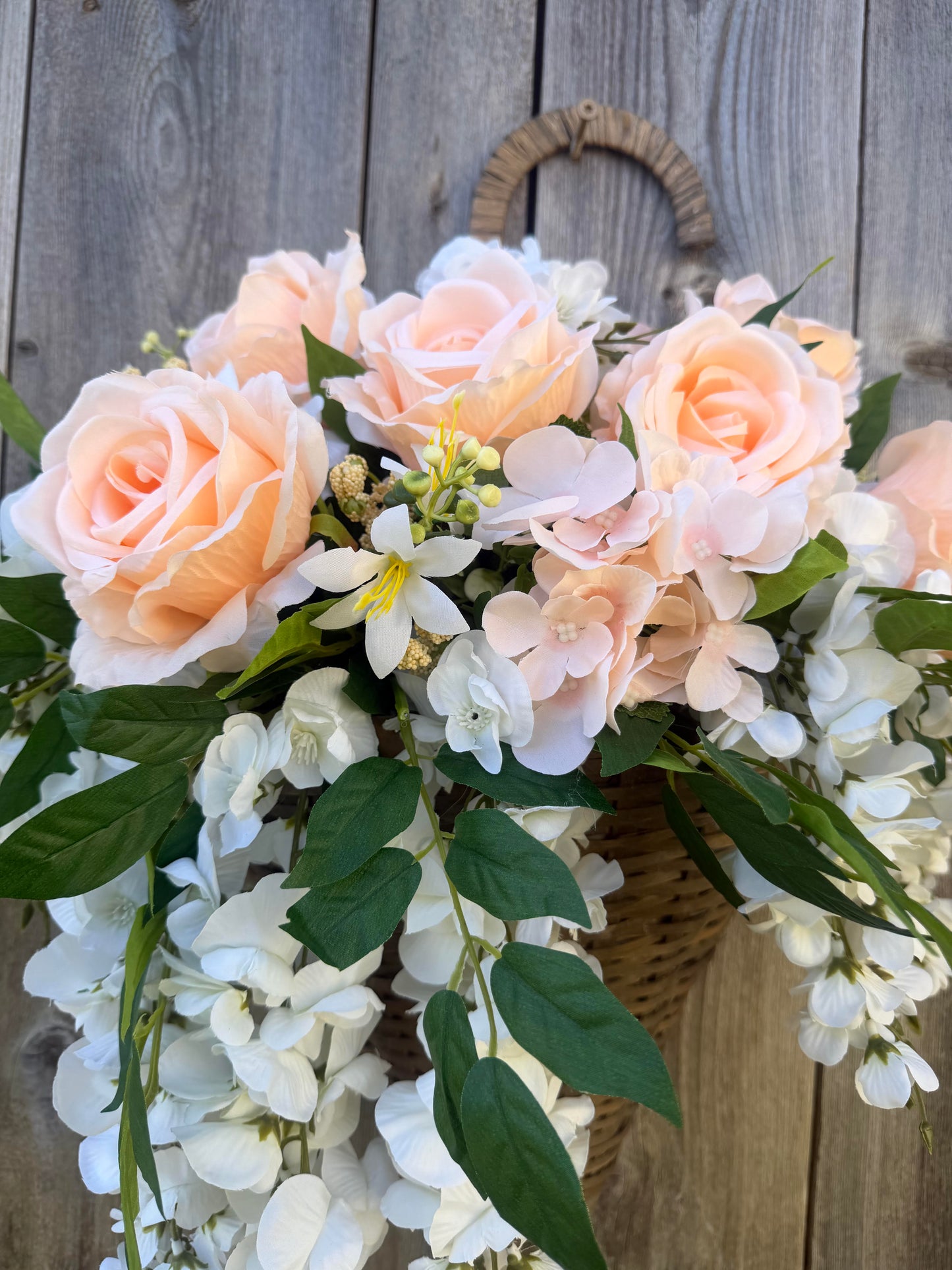 UMBRELLA WISTERIA WALL BASKET