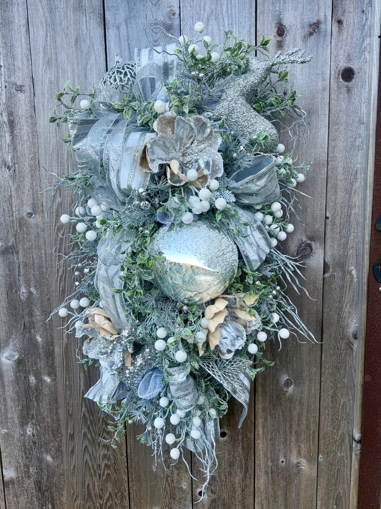 SILVER AND WHITE CHRISTMAS SWAG