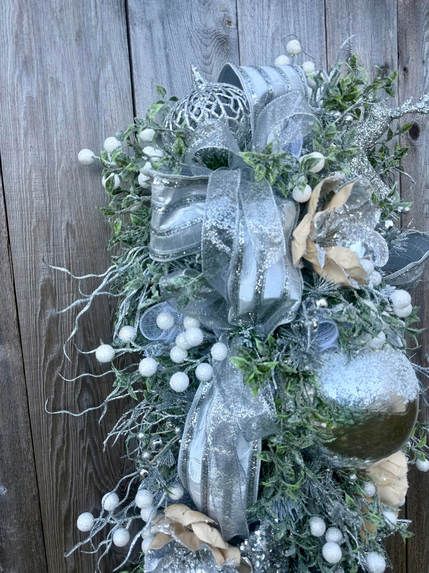 SILVER AND WHITE CHRISTMAS SWAG