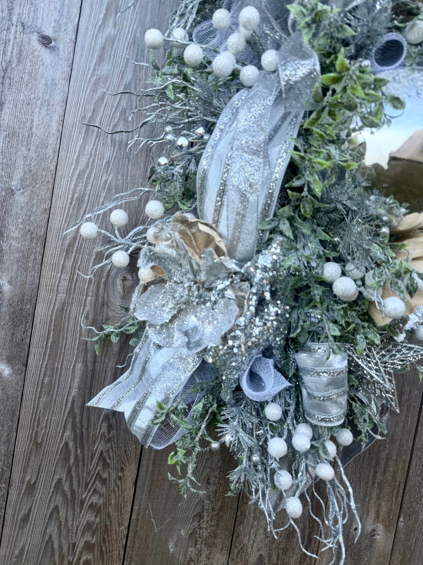 SILVER AND WHITE CHRISTMAS SWAG