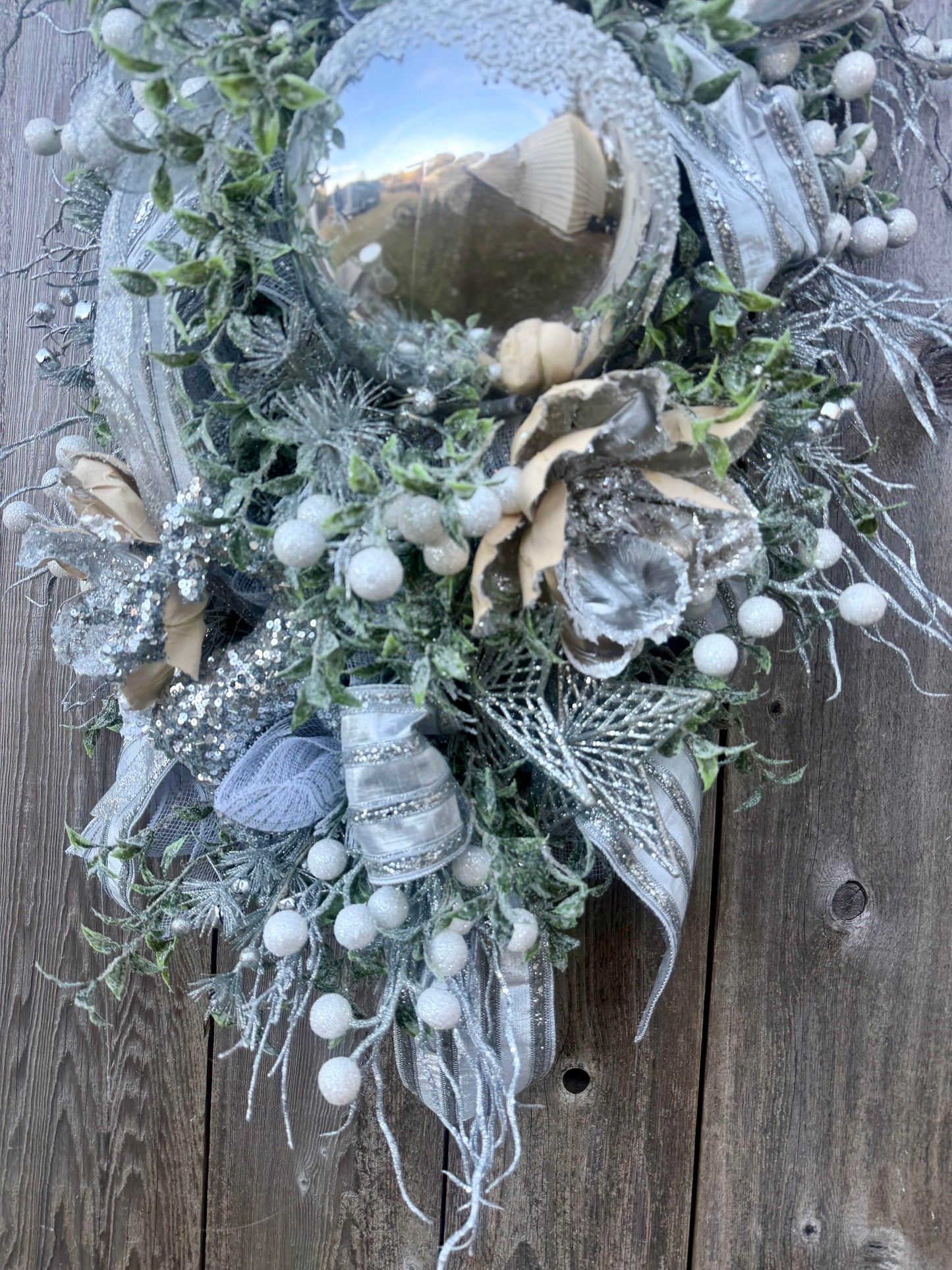 SILVER AND WHITE CHRISTMAS SWAG