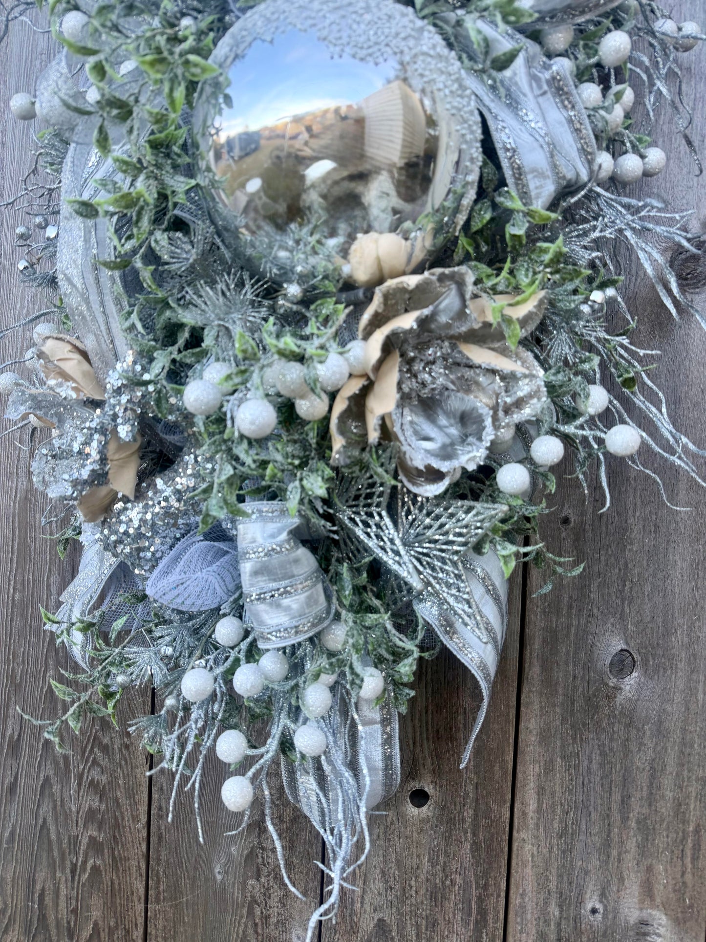 SILVER AND WHITE CHRISTMAS SWAG