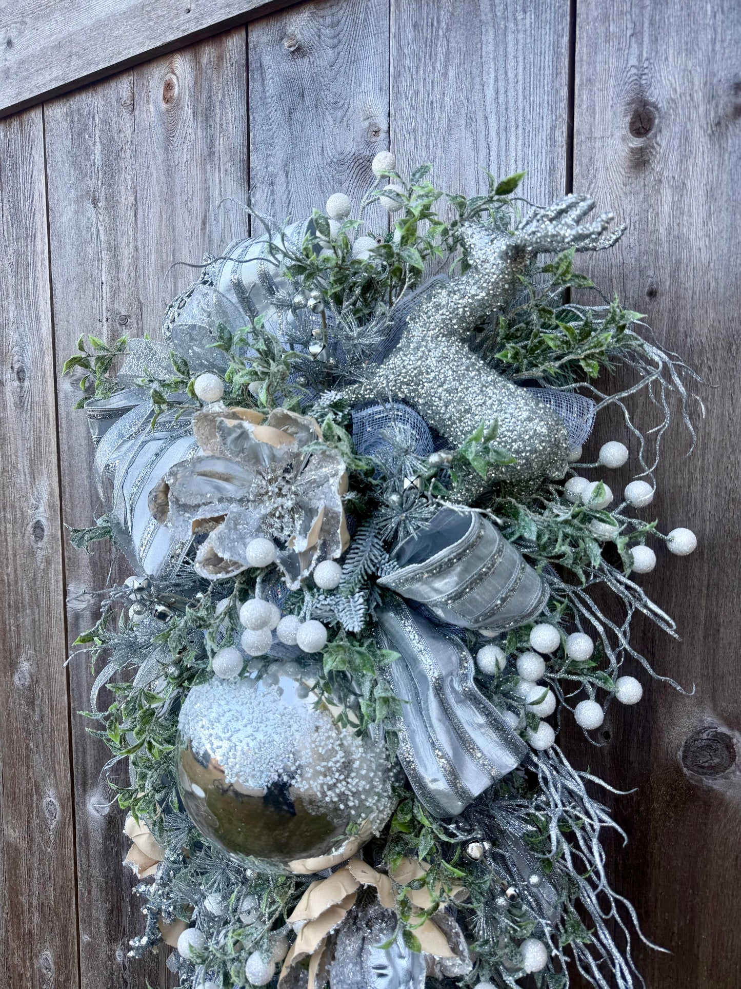 SILVER AND WHITE CHRISTMAS SWAG