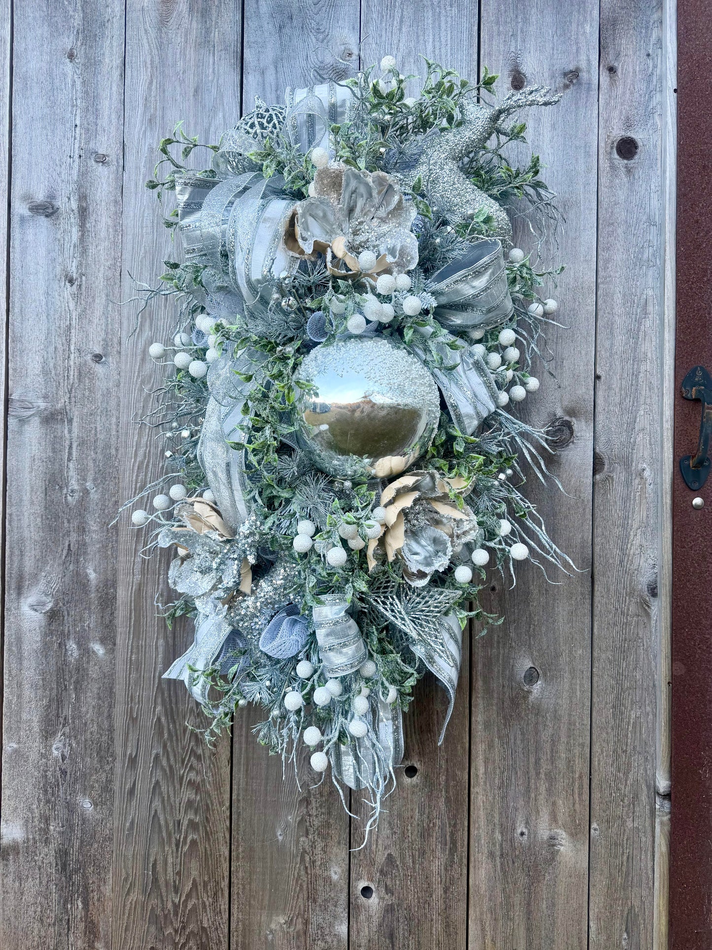 SILVER AND WHITE CHRISTMAS SWAG