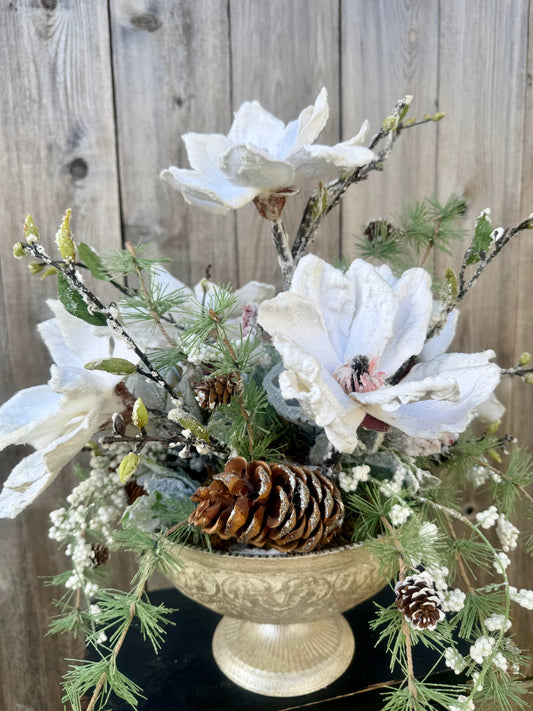 FROSTED MAGNOLIA CENTERPIECE